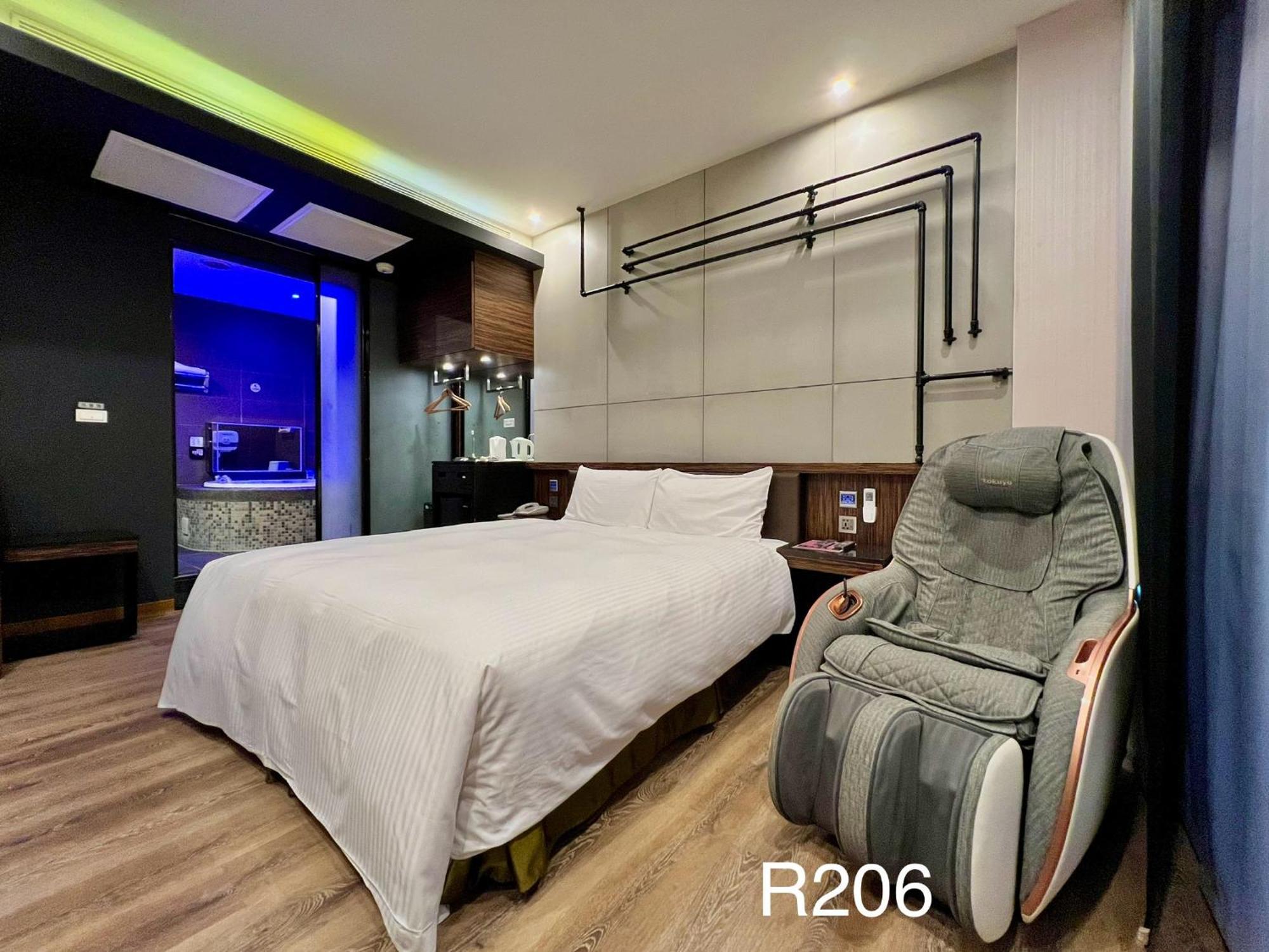 Catwalk Motel -Tainan Exterior photo
